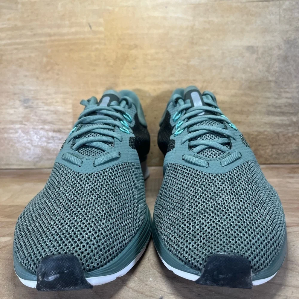 Nike Air Zoom Strike Mens Size 11 Running Shoes Sneakers Green AJ0189-301